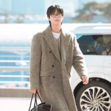 [패션엔 포토] 박보검, 코트 자락 휘날린 훈훈한 귀공자! 클래식 더블 버튼 코트 출국룩