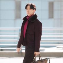 [패션엔 포토] 이준호, ‘대풍상사’ 낭만 강태풍 안녕! 퍼 카라의 톤온톤 상남자 당당한 출국룩