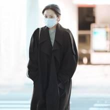 [패션엔 포토] 아이브 안유진, 길게 더 길게! 바닥을 휩쓴 블랙 맥시 코트룩 대만 출국