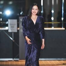 [패션엔 포토] 이하늬, 드마라 부분 최고 연기상! 둘째 출산 4개월 놀라운 벨벳 드레스룩 자태