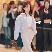 [패션엔 포토] 김태리, 슈트 같은 패딩! 한 끗 다른 코듀로이 니트 패딩룩 잠실 나들이