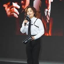 [패션엔 포토] 박경림, 센스작렬 중앙정보부 패션! 가죽 멜빵 하네스로 끝낸 컨셉추얼 MC룩