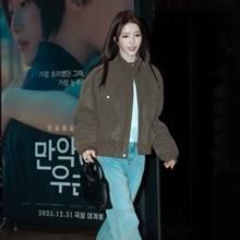 [패션엔 포토] 노정의, 봄버 재킷과 청바지 꿀조합...스타일리시한 시사회 나들이룩