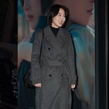 [패션엔 포토] 강말금, 강렬한 매력! 클래식한 멋 벨티드 테일러드 코트룩