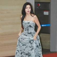 [패션엔 포토] 박한별, 6년만에 공식 외출! 변함없이 우아한 오프숄더 레드카펫 드레스룩