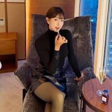 고원희, 미니멀 블랙룩의 진수! 숏컷과 찰떡 터틀넥과 레더 톤온톤 올 블랙룩