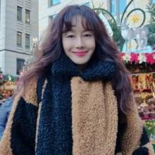 김지수, 프라하에서 낭만 크리스마스! 부클부클 테디베어 큐티한 홀리데이룩