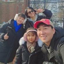 장윤정, 폭풍성장 남매 몰라보게 컸다! 깔맞춤 블랙 패딩 꼭 닮은 패밀리 여행룩