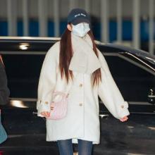 [패션엔 포토] 아이브 장원영, 강추위에도 하의실종! 스타킹 레깅스에 오버핏 코트 큐티한 출국