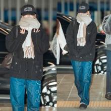 [패션엔숏] 아이브 안유진, 겨울 꾸안꾸 끝판왕! 울 재킷에 무심하게 툭 머플러 꾸안꾸 출국룩