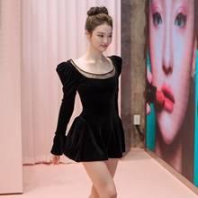 [패션엔 포토] 미야오 엘라, 인형이 따로없네! 로맨틱한 실루엣 러블리한 리틀 블랙 드레스룩