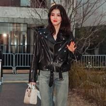 [패션엔 포토] 한소희, 가죽 재킷과 청바지 조합! 성수동 난리난 자유분방한 라이더룩 