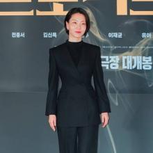 [패션엔 포토] 김신록, 범접 불가 냉미녀! 숏컷 신스틸러 완벽 카리스마 올 블랙 슈트룩