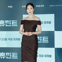 [패션엔 포토] 신세경, 12년만의 스크린 복귀! 매혹적인 실루엣 오프숄더 드레이핑 원피스룩