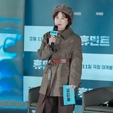 [패션엔 포토] 박경림, 영화 컨셉 제대로! 블랙 요원 살린 복고풍 파워 MC룩