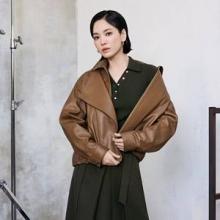송혜교, 미리 만나는 봄! 봄 멋쟁이의 무심한 듯 화사한 클래식 레더 재킷룩