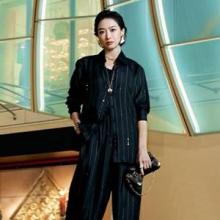 f(x) 빅토리아, 대륙을 삼킨 럭셔리 젠더리스! 숏컷과 찰떡 핀 스트라이프 슈트룩