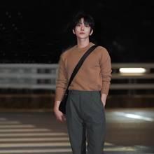 [패션엔 포토] 세븐틴 조슈아, 추워도 끄덕없는 봄맞이 패션! 클래식한 브라운 니트룩 홍콩 출국 