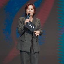 [패션엔 포토] 박경림, 절제된 품격 프로 MC 퀸! 단아한 핀 스트라이프 슈트룩