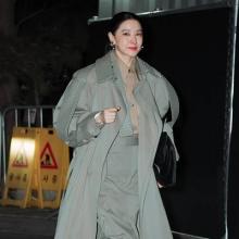[패션엔 포토] 이영애, 추위 속에도 빛난 우아한 품격! 그레이시 카키 셋업 럭셔리 나들이룩
