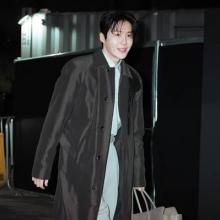 [패션엔 포토] 김선호, 전세계 홀린 로맨틱 가이! 스타일도 로맨틱 청청에 트렌치코트 댄디룩