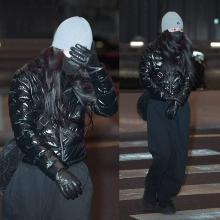 [패션엔숏] 블랙핑크 제니, 숏패딩과 스웻 팬츠 꿀조합! 한파에 맞선 힙한 패딩룩