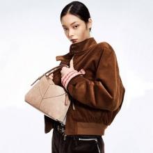 TNGT, 감도는 그대로 실루엣은 여성 핏! 남성에서 유니섹스 브랜드로 대변신  