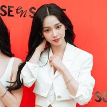 [패션엔 포토] 에스파 카리나, 숏 베스트 위에 숏 재킷! 봄 멋쟁이의 크롭 레이어드 슈트룩