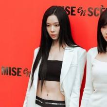 [패션엔 포토] 에스파 윈터, 시선 올킬! 강렬한 흑백 대비 걸크러 복근미 테일러드 슈트룩