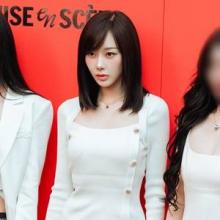 [패션엔 포토] 에스파 지젤, 슬림 실루엣의 레이디 시크! 단아한 순백의 니트 원피스룩 