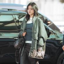 [패션엔 포토] 김태리, 툭 걸친 오버 핏 점퍼 폭풍 매력! 빈티지 꾸안꾸 밀라노 출국룩