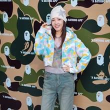 [패션엔 포토] 산드라 박, 카모플라주 집업과 니트 비니! 러블리한 스트리트 캐주얼룩