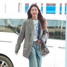 [패션엔 포토] 채정안, 작품이야 재킷이야? 컬러풀 페인트 프린팅 빈티지 재킷 출국룩