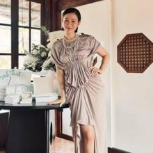 손예진, 드라마틱 숏컷 여신 핏! 우아한 셔링 과감한 슬릿 드레이프 베이지 드레스룩