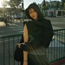 권나라, 힙하다 힙해! 입은 듯 벗은 듯 LA 거리 휘저은 후드 스웻셔츠 애슬레저 여행룩