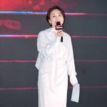 [패션엔 포토] 박경림, 파워우먼 원피스핏! 봄을 기다리는 화이트 드레이핑 원피스룩