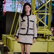 고윤정, 시대를 초월한 멋! 샤넬쇼 뒤흔든 한류스타 단아한 트위드 슈트룩