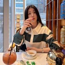 박하선, 계절 앞서가는 패셔니스타! 럭비 티셔츠 하나로 끝 간편한 봄 데일리룩