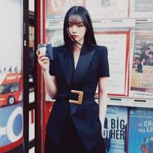 혜리, 내가 파리지앵! 과감한 슬릿 깊게 파인 브이넥 구조적 실루엣의 프렌치 시크룩