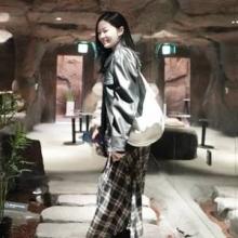 류이서, 까페에 홀딱 데이트룩도 스타일리시! 바지 위에 스커트 레이어드 외출룩