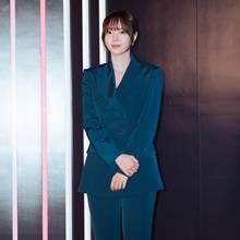 [패션엔 포토] 채수빈, 산뜻한 로얄 블루의 품격! 지적인 듯 시크한 테일러드 슈트핏