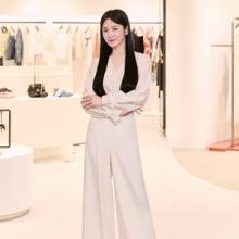 송혜교, 강남 부티크 나들이! 절제된 실루엣 품격의 테일러링 하이엔드 슈트룩