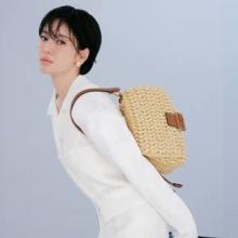 송혜교, 화이트 슈트와 맘마백의 신박한 조화! 숏컷 여신의 럭셔리 커리어우먼룩