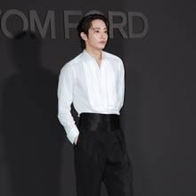 [패션엔 포토] 이수혁, 젠틀맨의 품격! 안경까지 완벽한 블랙앤화이트 턱시도룩의 정석