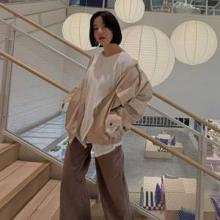 박하나, 포토 스팟에서 은근 남편 자랑! 9개월차 새댁의 예쁜 꾸안꾸 오버핏 데이트룩