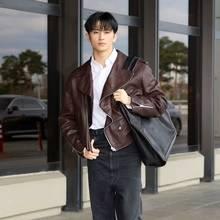 NCT 마크, 라이더 재킷과 박스 백 환상의 조합! 자유분방한 록시크 라이더룩