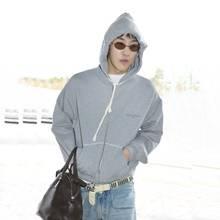 '트렌디한 음악의 아이콘' 자이언티, 공항패션도 힙하게! 후드 집업으로 끝낸 일상룩 