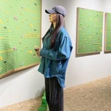 김사랑, 대충 입어도 분위기 여신! 헐렁한 오버핏 꾸안꾸 얼짱 전시회 나들이룩