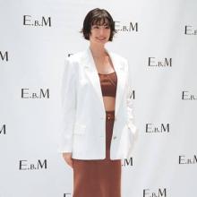 [패션엔 포토] 나나, 스타필드 시선 싹쓸이! 복근에 숏컷까지 모던 클래식 멋쟁이 슈트룩