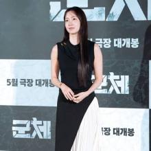 [패션엔 포토] 신현빈, 청순 그리스 여신! 블랙&화이트 투 패턴 슬리브리스 드레스룩